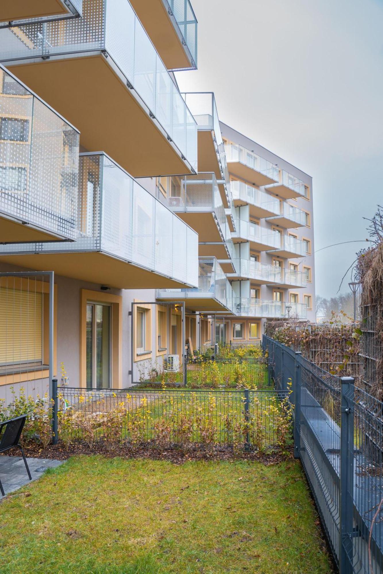 Glamour Garden Apartment